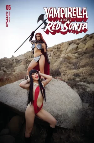 Vampirella vs Red Sonja #5 (Cover E - Cosplay)