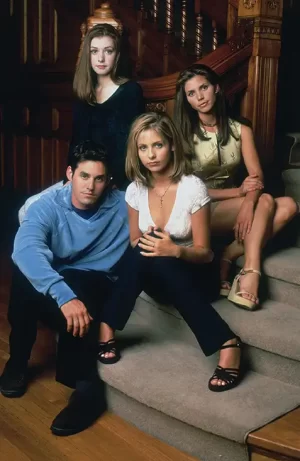 Buffy Vampire Slayer 25th Anniv #1 (Cover F - Scooby Gang Photo)