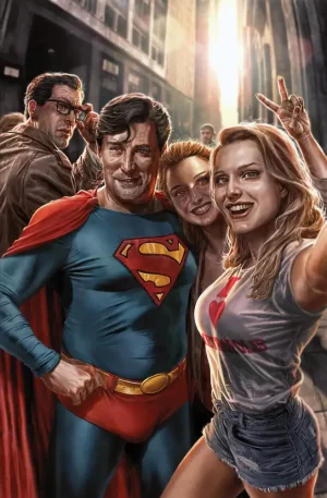 Superman #8 (Cover B - Lee Bermejo Card Stock Variant)