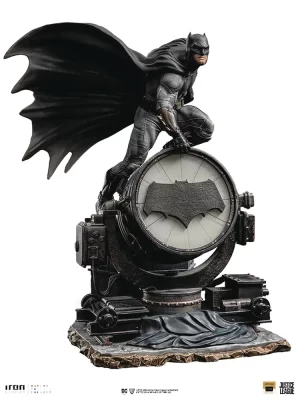 DC Justice League Zs Batman on Batsignal Deluxe Art Scl 1/10 St