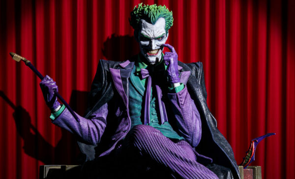 The Joker (Deluxe Version) DC Comics 1:3 Scale Statue